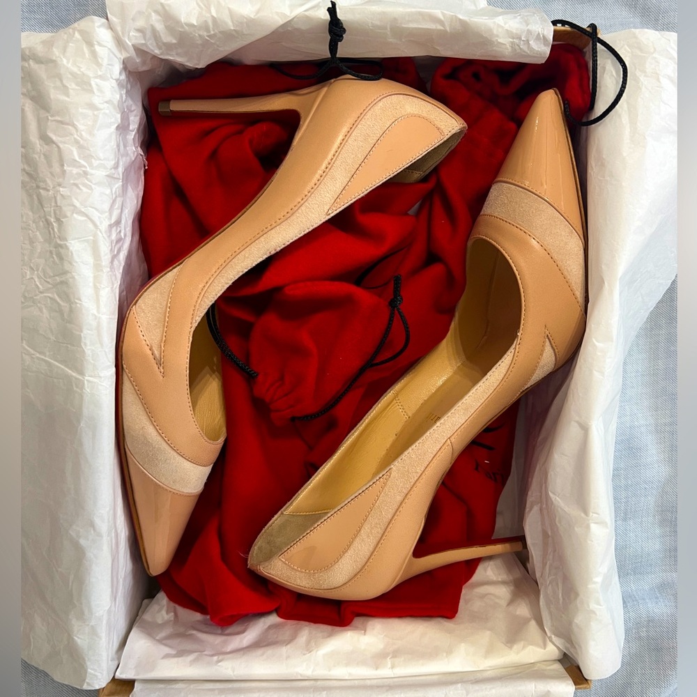 Christian Louboutin Beige Patent Leather And Suede Galativi Pumps Size 37